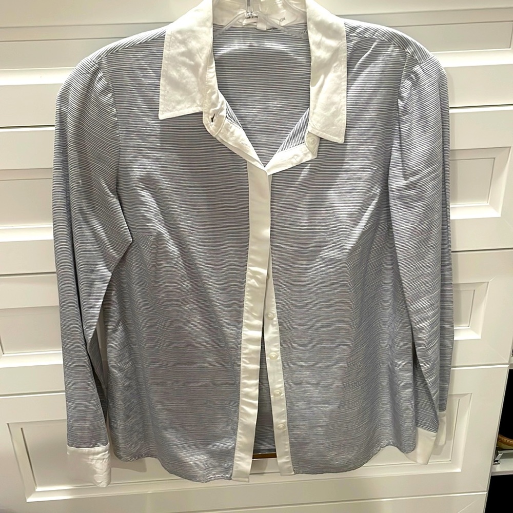 BCBG women’s collar shirt.